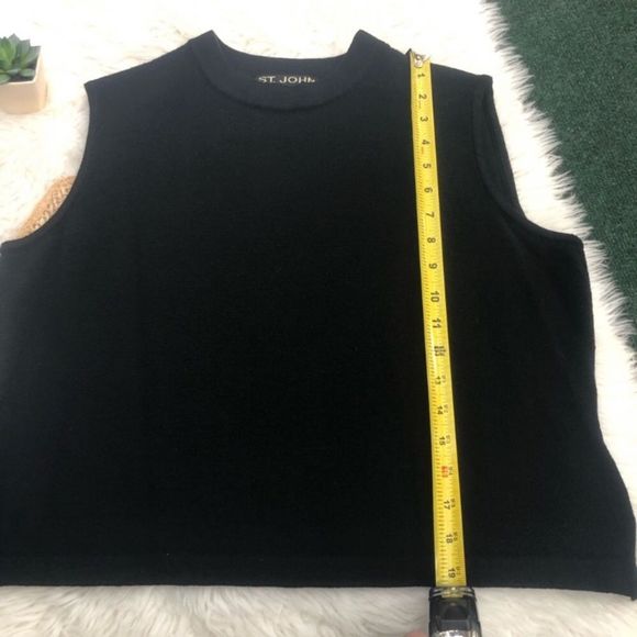 St. John Basics Shoulder Zip Sleeveless Top - Picture 12 of 15